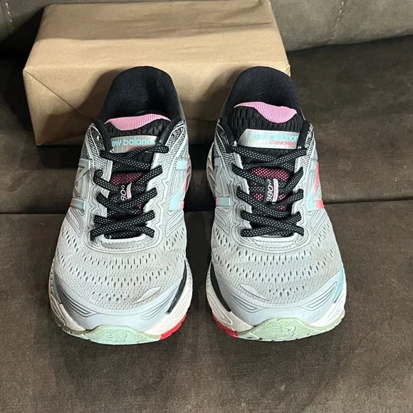 New Balance Women's Running Shoes 880v7 Cushioning Lace Up Size 7 Gray Pink Teal - Picture 2 of 6